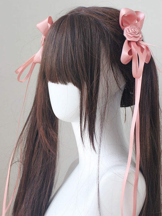 Pinces à cheveux roses décorées de rosaces avec détails de nœud papillon