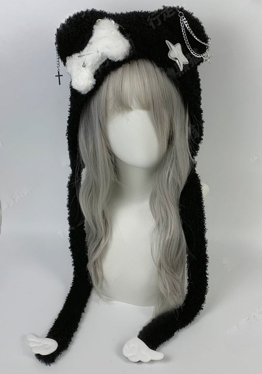 Chapeau en peluche avec oreilles d'ours et ailes croisées noires et blanches