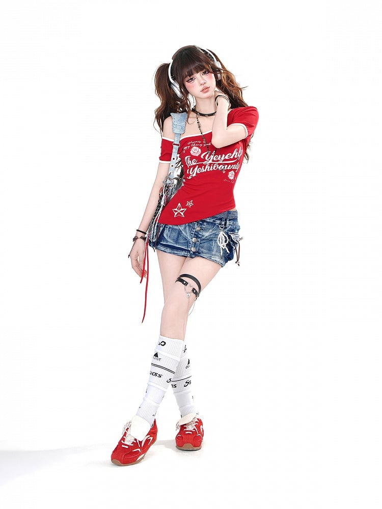 ブルーデニムポケット、シルバートーンボタン、グラマラスなスリムフィットミニスカート