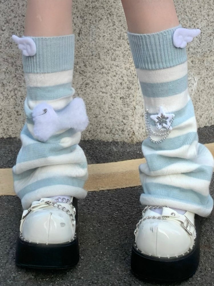 Jambières à rayures bleues et noires avec motif d'ailes et peluche en forme d'os