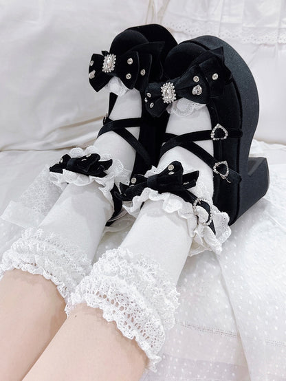 Cross Strass Sneakers Rüschen Schwarzes Herz Bittersüß Charm Details Trim Plateau