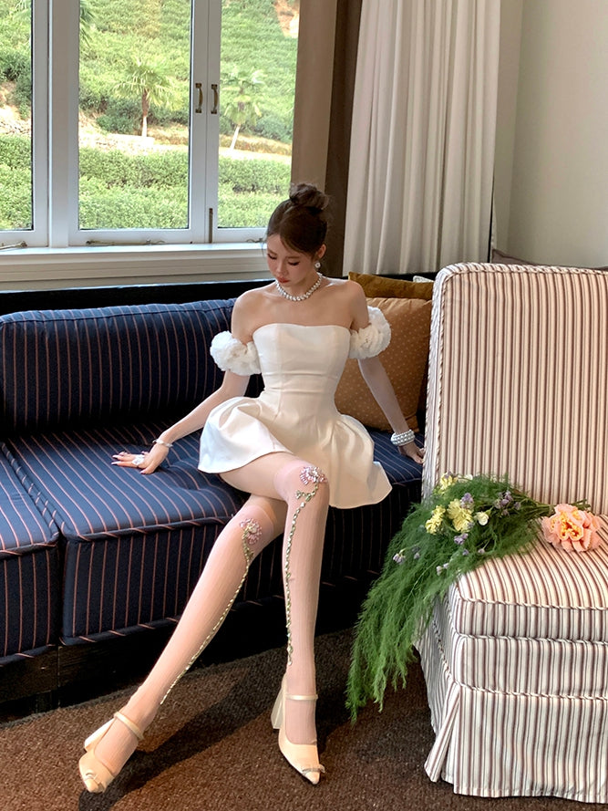Overknee-Strümpfe in Rosa/Weiß mit Strass-Blumenverzierung