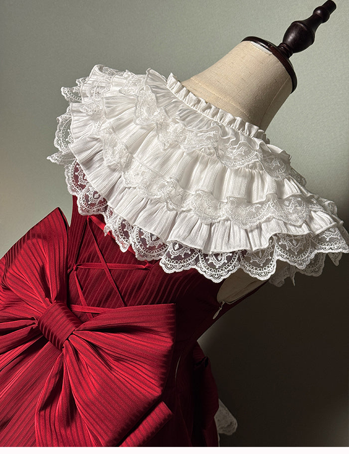 Robe Lolita sans manches en tissu rayé rouge, coupe ajustée, col à volants superposés