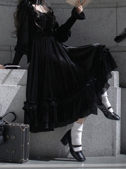 Quadratisches Kleid Samt Schwarz Eleganter Ausschnitt