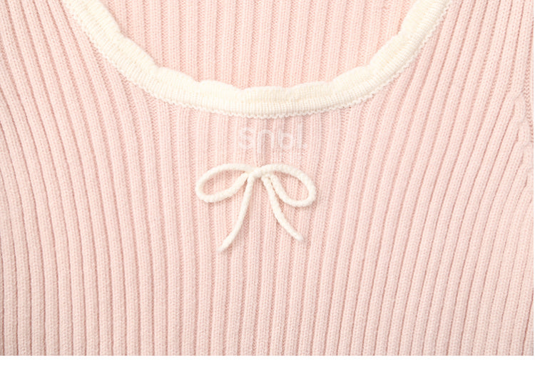Haut en maille slim à col rond et détails nœud rose