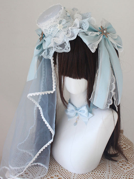 Mini chapeau de Noël bleu avec nœud papillon et dentelle et voile