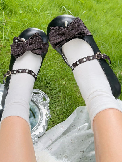 Schwarze Schuhe Herz Top verzierte Zehenschleife an runder matter Schnalle Lolita Perlen