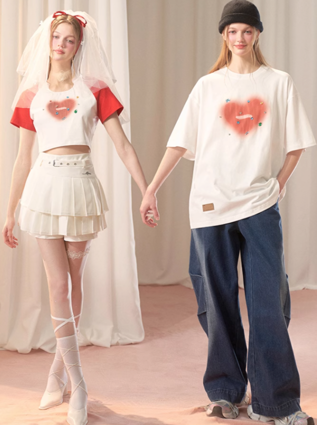 Haut court bicolore + bijoux longs