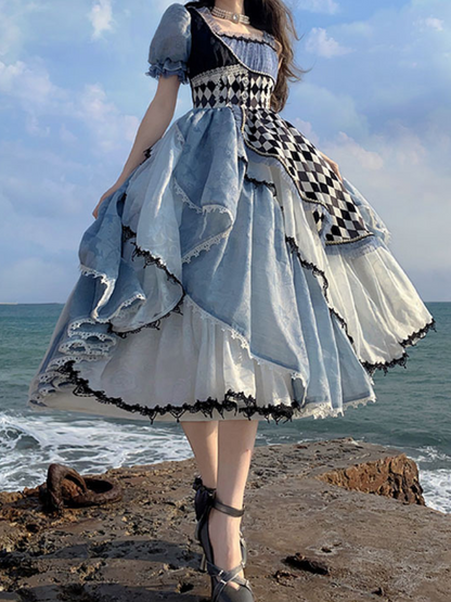 Asymmetrisches Karokleid „Alice im Wunderland“
