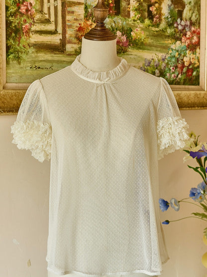 Cremefarbene, transparente Bluse mit Rüschenausschnitt und kurzen Ärmeln