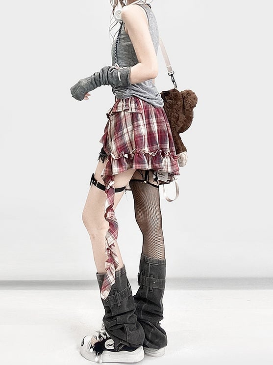 Design Distressed Bittersweet Y2K Rote Löcher + Bein-Accessoire-Stulpen Schwarze karierte Shorts
