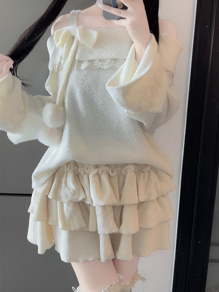 Ensemble jupe à volants et volants beiges au-dessus du genou avec haut en peluche et détails en dentelle et nœud papillon