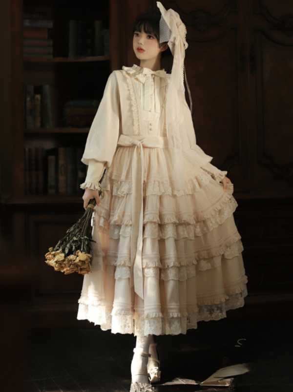Lolita en dentelle à pois sur mesure, à configuration segmentée
