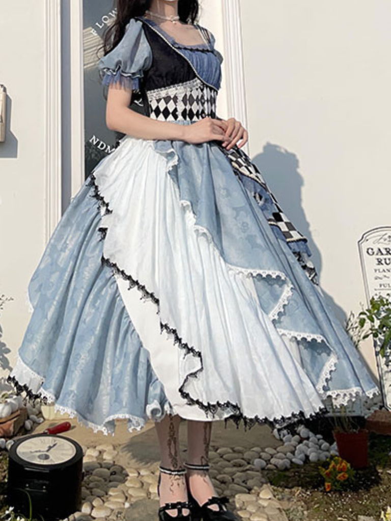 Asymmetrisches Karokleid „Alice im Wunderland“