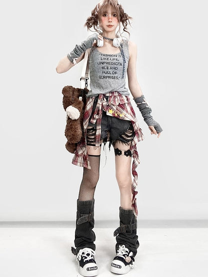 Design Distressed Bittersweet Y2K Rote Löcher + Bein-Accessoire-Stulpen Schwarze karierte Shorts
