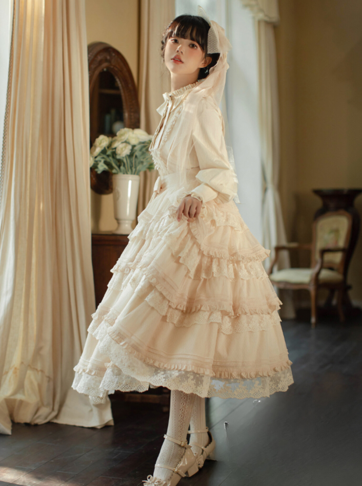 Lolita en dentelle à pois sur mesure, à configuration segmentée
