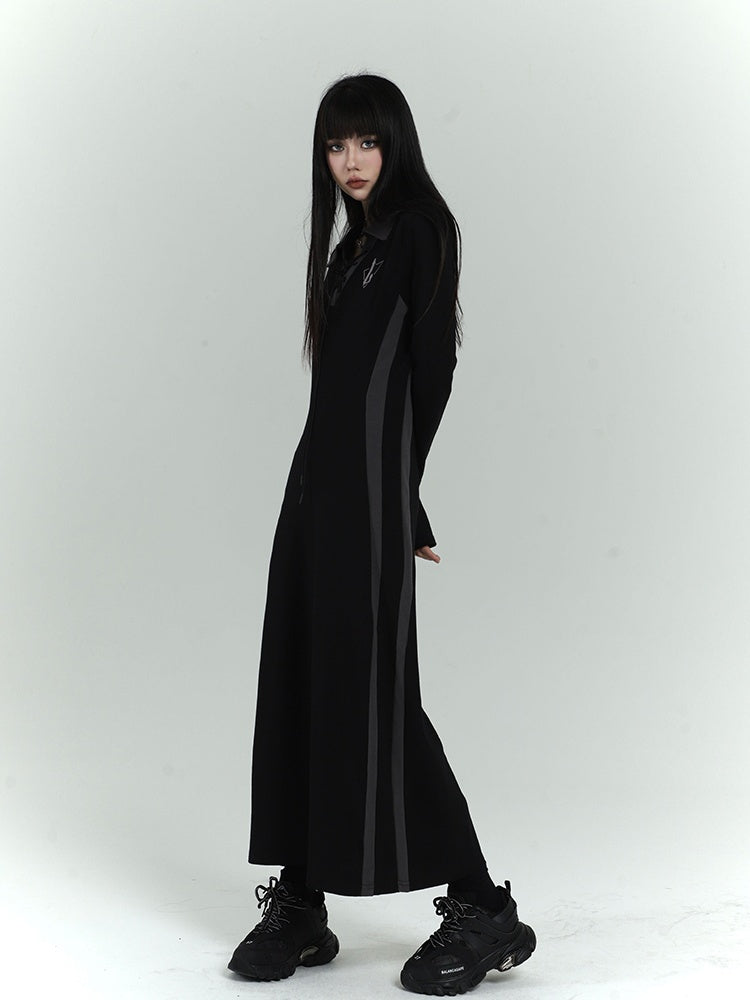Robe noire gothique avec détails à lacets sur le devant