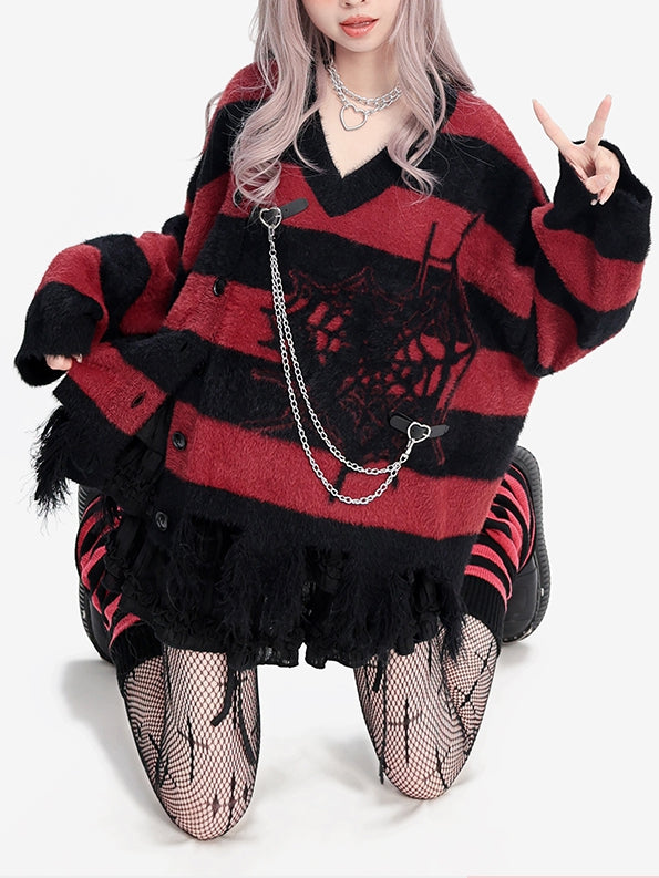 Pull rayé à col en V et motif toile d'araignée noir et rouge des années 2000, avec bordure vieillie, bretelles à boucle et chaîne