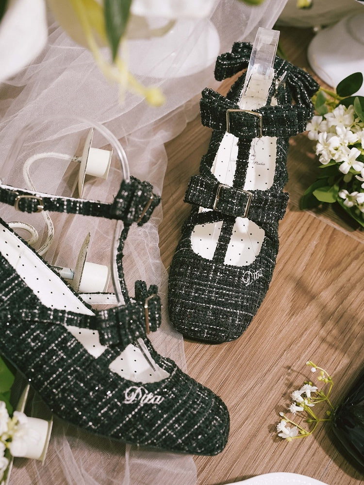 Design Lolita Schwarze Akzente Quadrat mit Schleife Elegante Zehen-T-Riemen-Schuhe