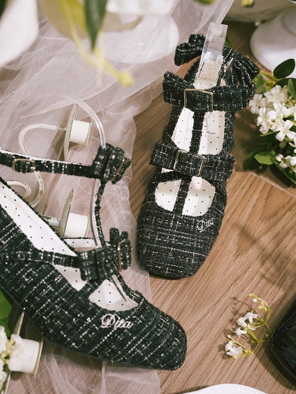 Design Lolita Schwarze Akzente Quadrat mit Schleife Elegante Zehen-T-Riemen-Schuhe