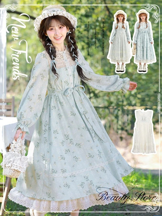 Robe fleurie bleue à encolure illusion et bordure en dentelle avec lien à nouer à la taille