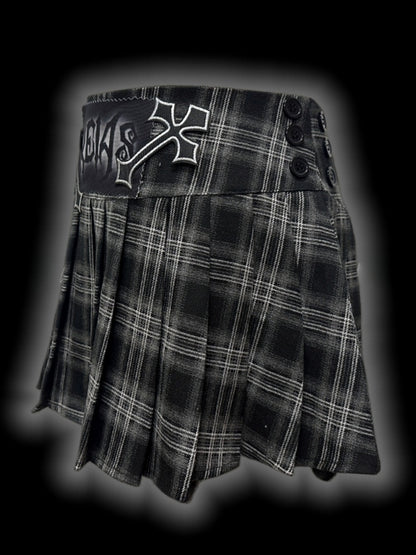 Mini-jupe plissée à carreaux taille basse avec appliques croisées grises punk et chaîne de taille libre
