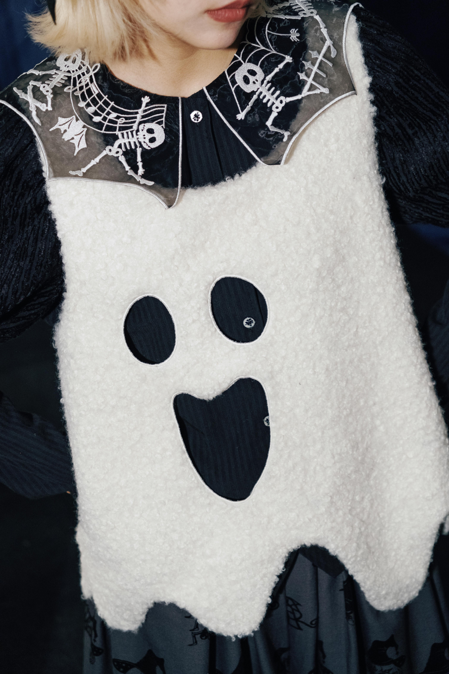 Top Cropped Sleeve Spider Collar Puff