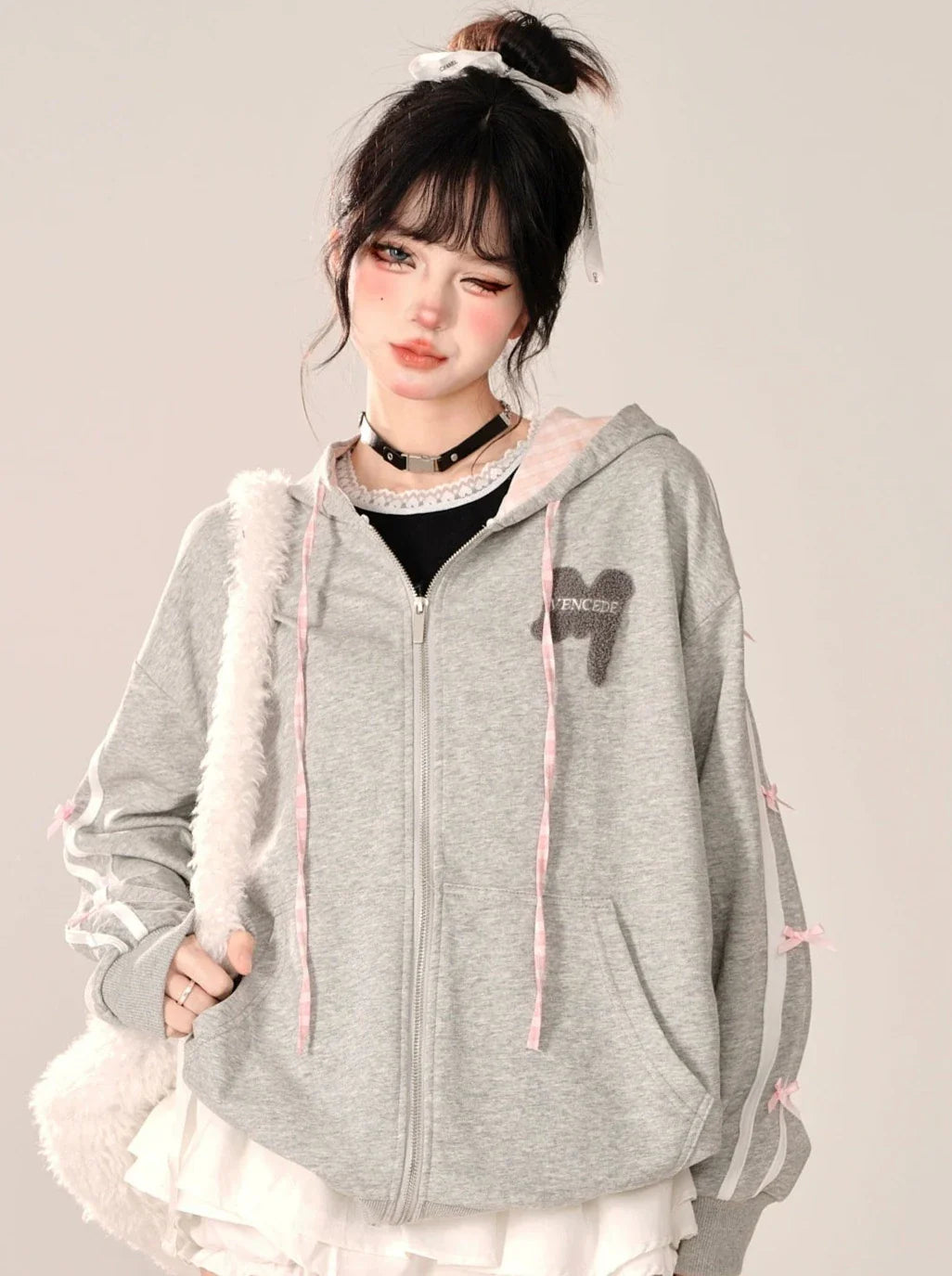 トレンドブランドのフード付きジップアップパーカー