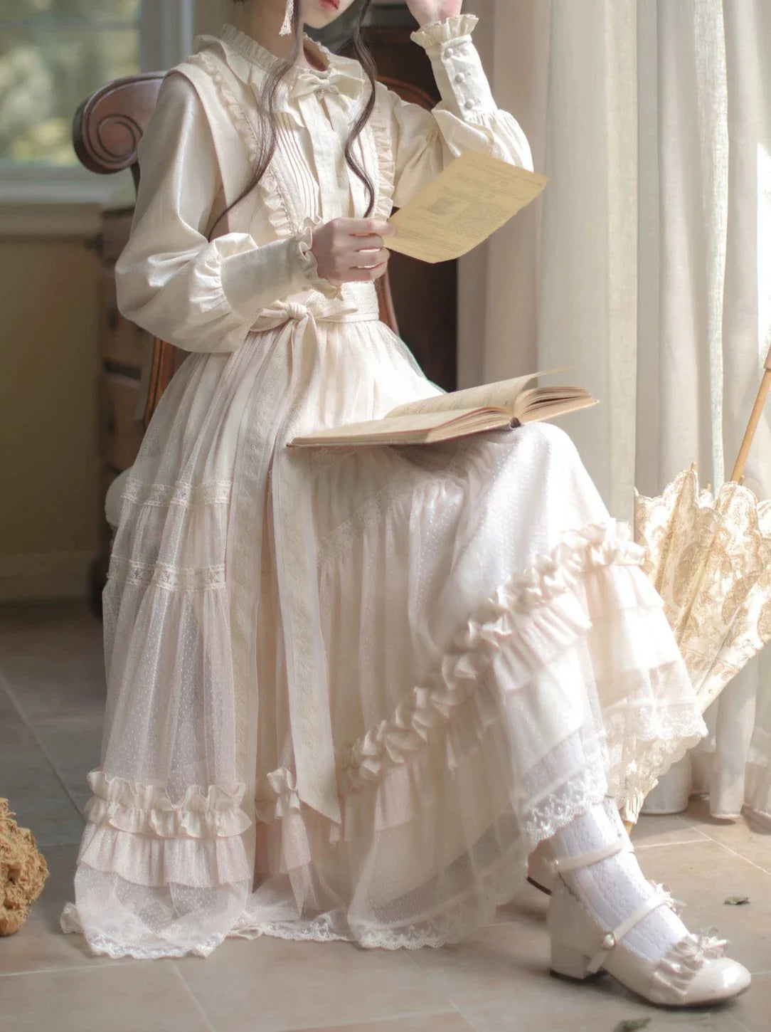 Haut à pois taille haute Lolita à volants et ruban, robe d'été légère, élégante et douce avec ruban en dentelle