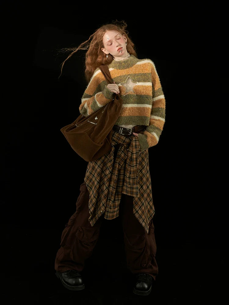 Hochgestrickter gestreifter Pullover mit Stern-Mittelausschnitt