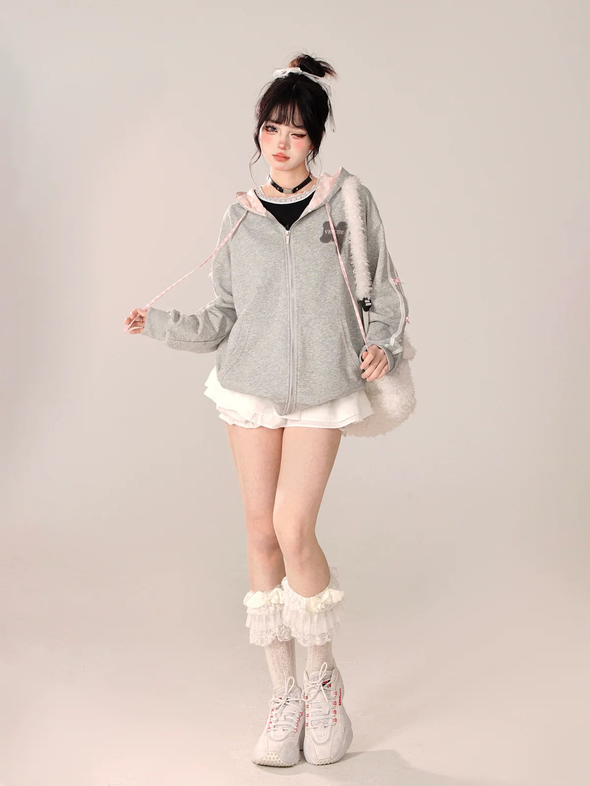 トレンドブランドのフード付きジップアップパーカー