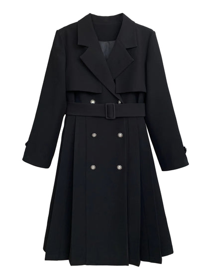 Trench-coat plissé en métal avec badge brodé en ruban noir et jupe chemise