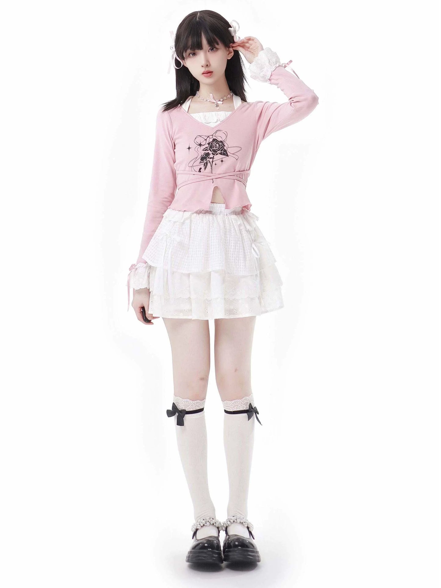 Ensemble haut en dentelle blanc et jupe fleurie rose