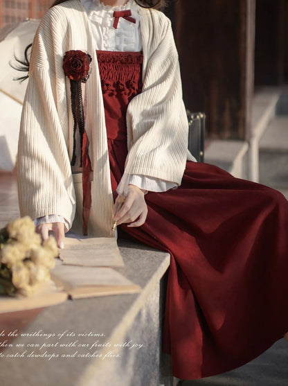 Bretelles tissées roses + chemise intérieure en plumes + robe blanche avec corsage poème + veste à volants rouge à volants rétro rose