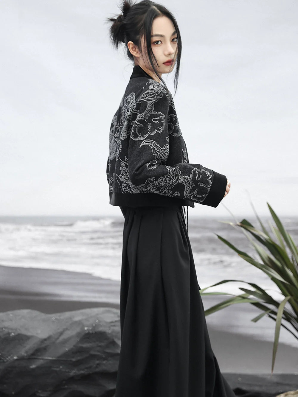 Haut ample rétro à taille haute avec double boutonnage et motif dragon en jacquard