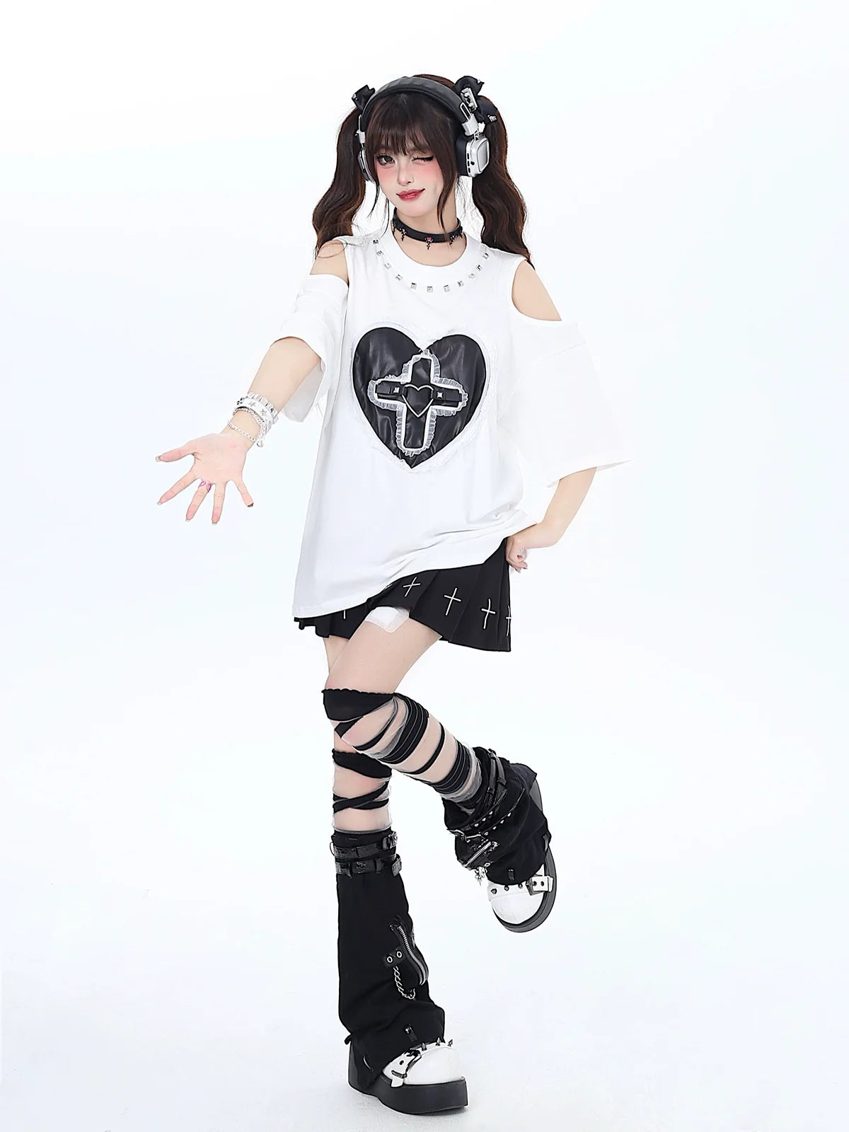 Dunkles T-Shirt mit genieteter Spitze Love Loose Open Shelder