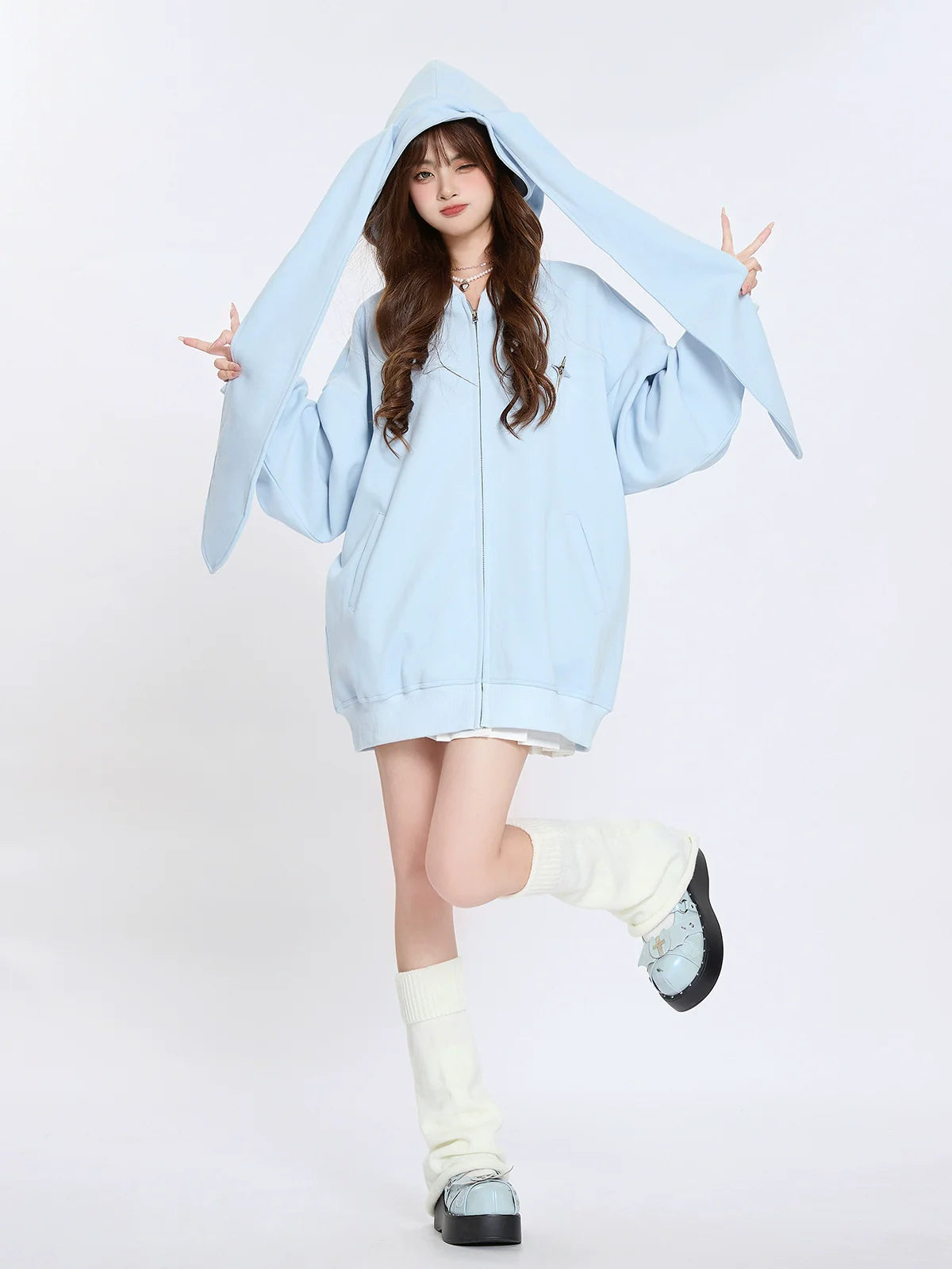 Sweat à capuche bleu lait Loose Bunny à capuche