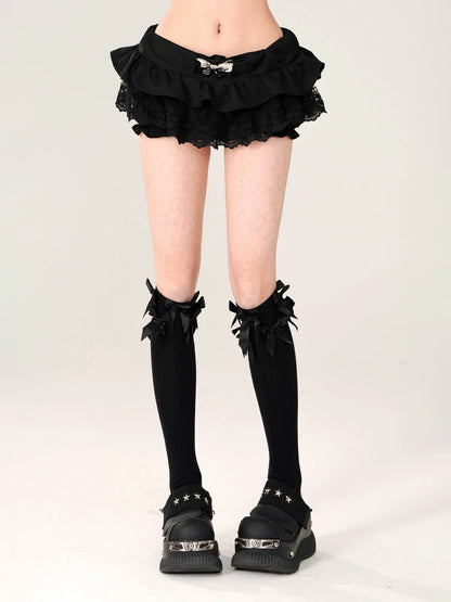 Short en dentelle noire avec ceinture et jupe romantique
