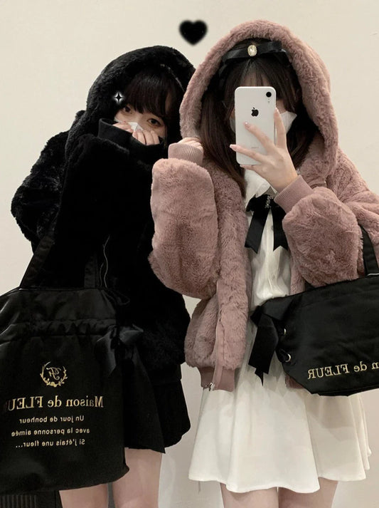 Manteau en fourrure pelucheuse à capuche