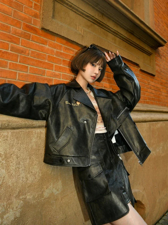 Veste en cuir rétro avec motif à l'huile et jupe en cuir