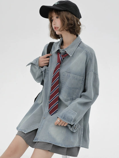 Veste en jean rétro ample avec cravate et chemise américaine