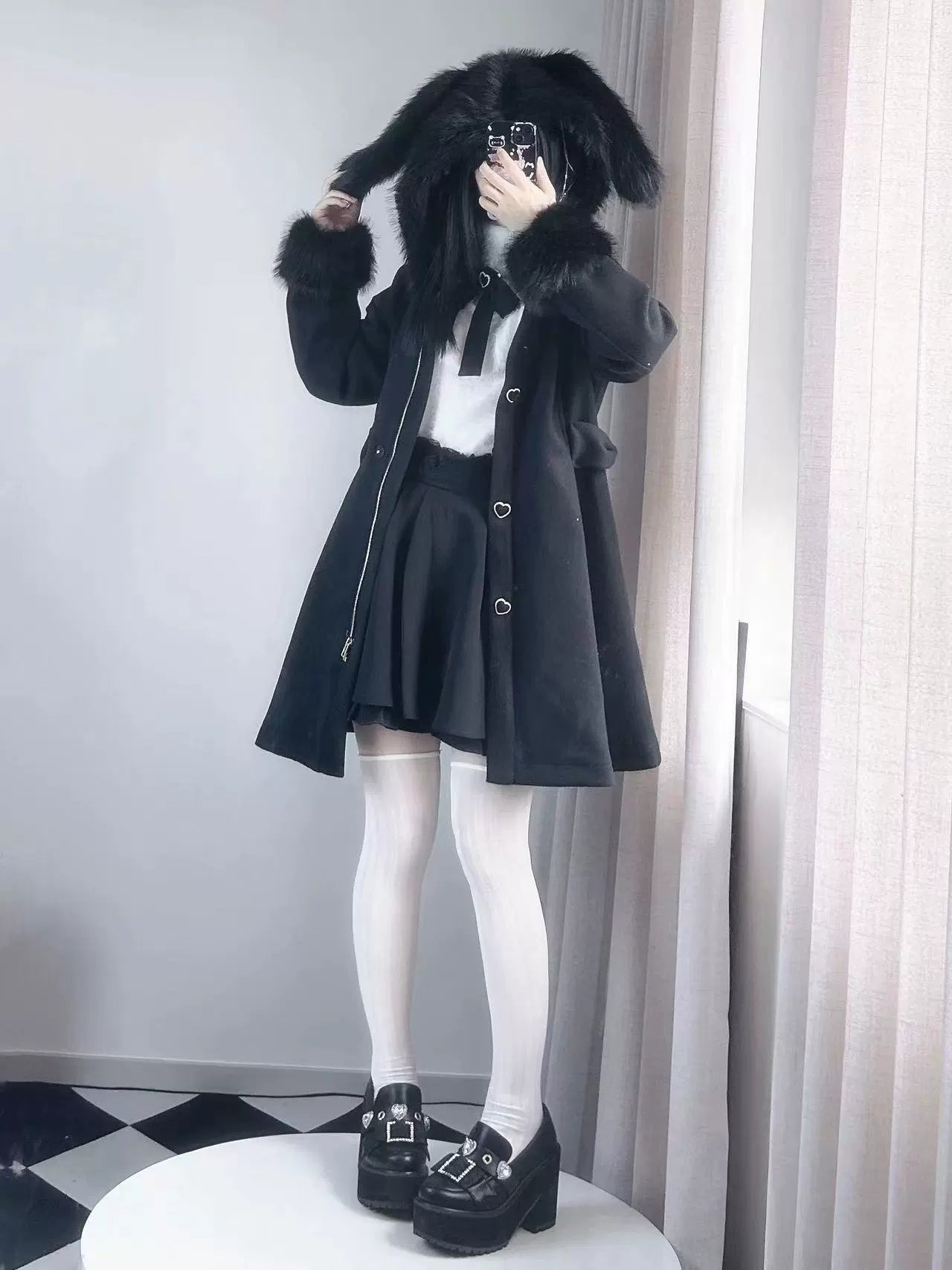 Manteau en fourrure noire pour petit lapin