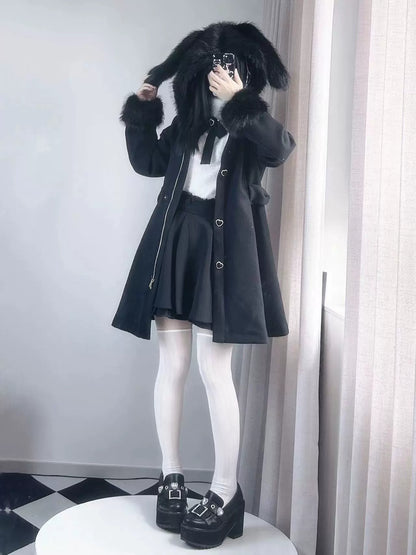 Manteau en fourrure noire pour petit lapin