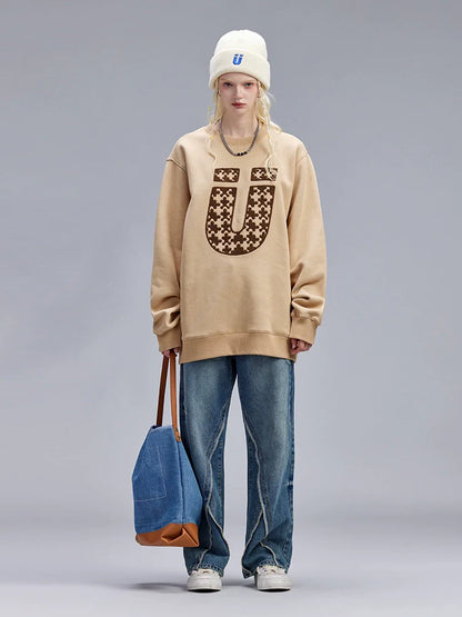 ブラウンモードにトレンドのロゴトレーナー