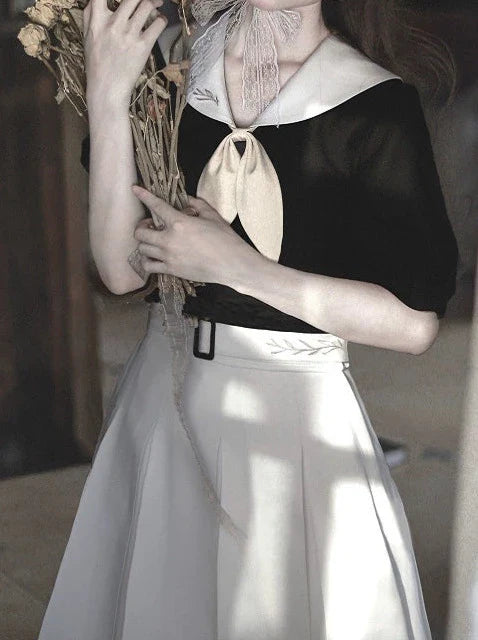 Chemise de marin à manches bouffantes et col jupe