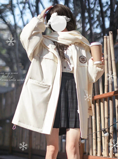 Veste à capuche style universitaire en duvet de pingouin blanc