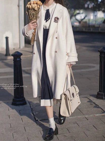 Manteau élégant blanc en laine à double boutonnage style cocon pour collège