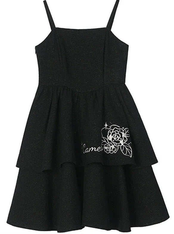 Robe veste noire parfumée, bretelles pailletées, rose et perles, costume court