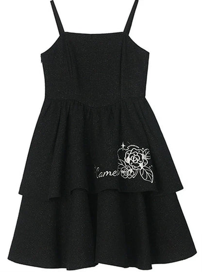 Robe veste noire parfumée, bretelles pailletées, rose et perles, costume court