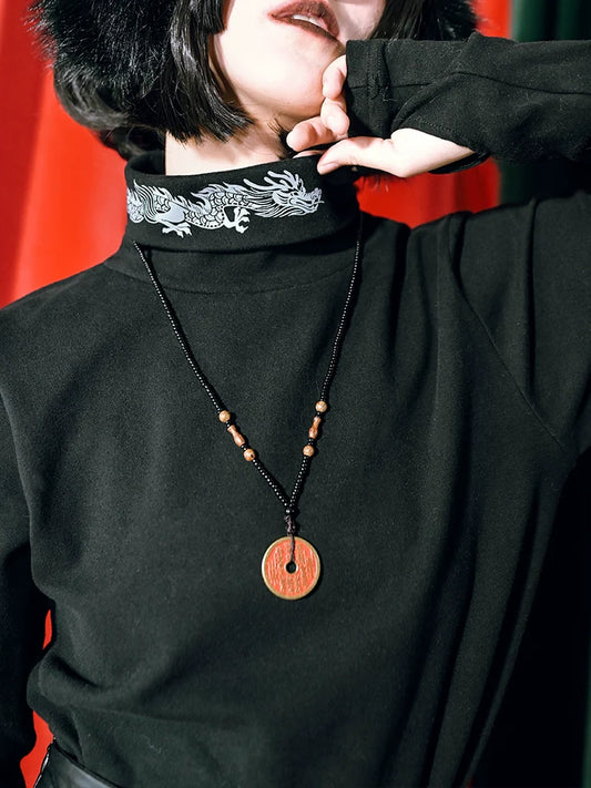 High Base Shirt mit Drachen-Print am Hals